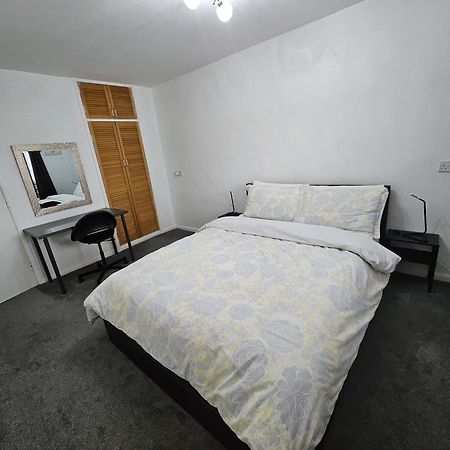 Entire Rental, Easy Reach To Etihad Stadium Manchester Buitenkant foto