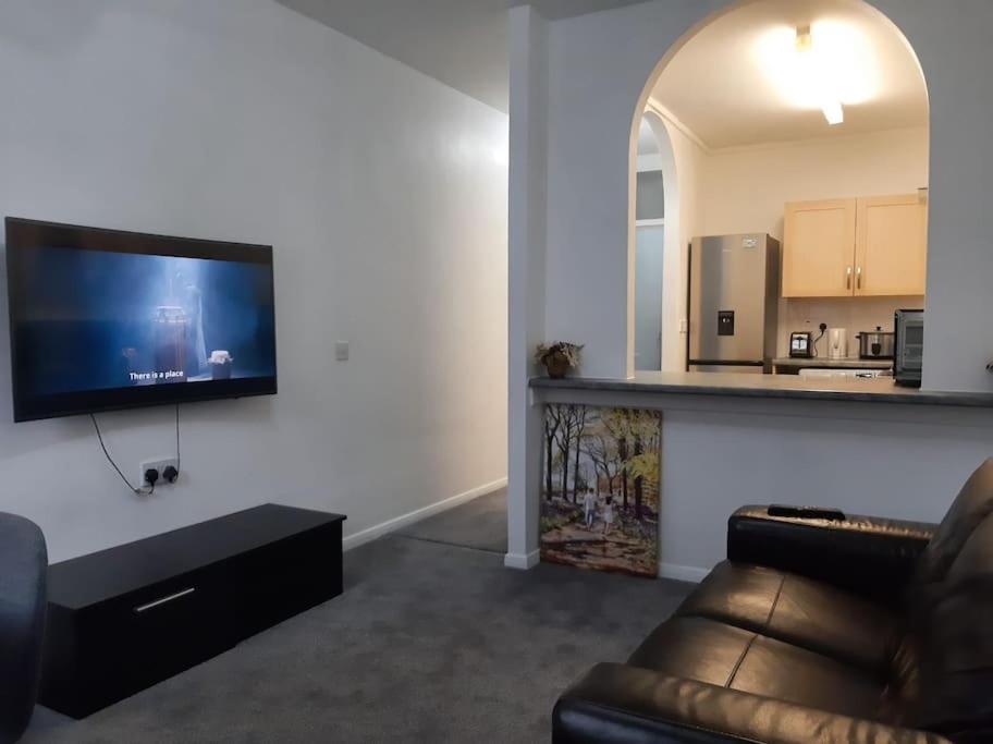 Entire Rental, Easy Reach To Etihad Stadium Manchester Buitenkant foto