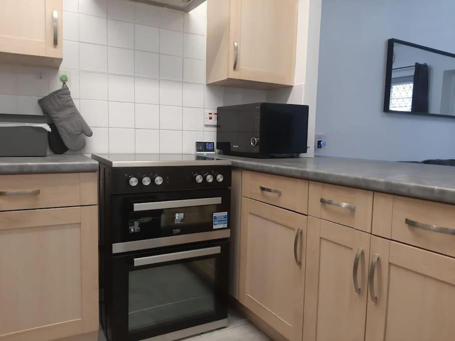 Entire Rental, Easy Reach To Etihad Stadium Manchester Buitenkant foto