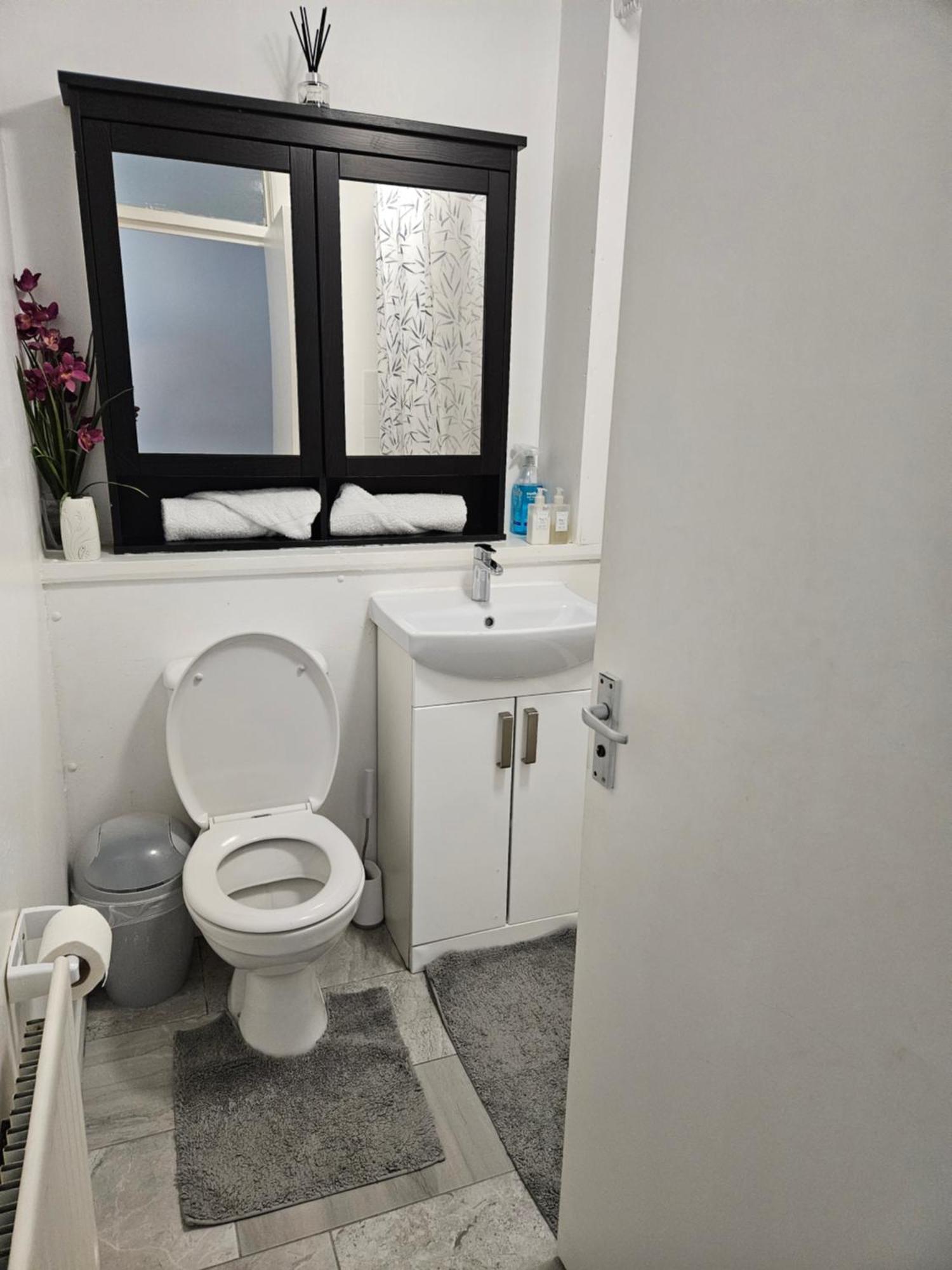 Entire Rental, Easy Reach To Etihad Stadium Manchester Buitenkant foto